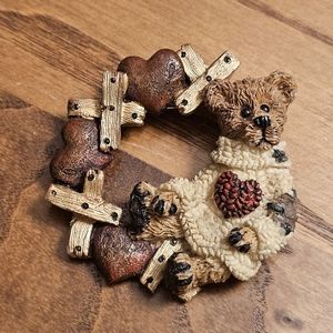 Vintage Boyd's Bears Hugs & Kisses X's and Hearts Wreath Resin Brooch